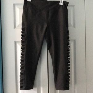 Express mesh capri